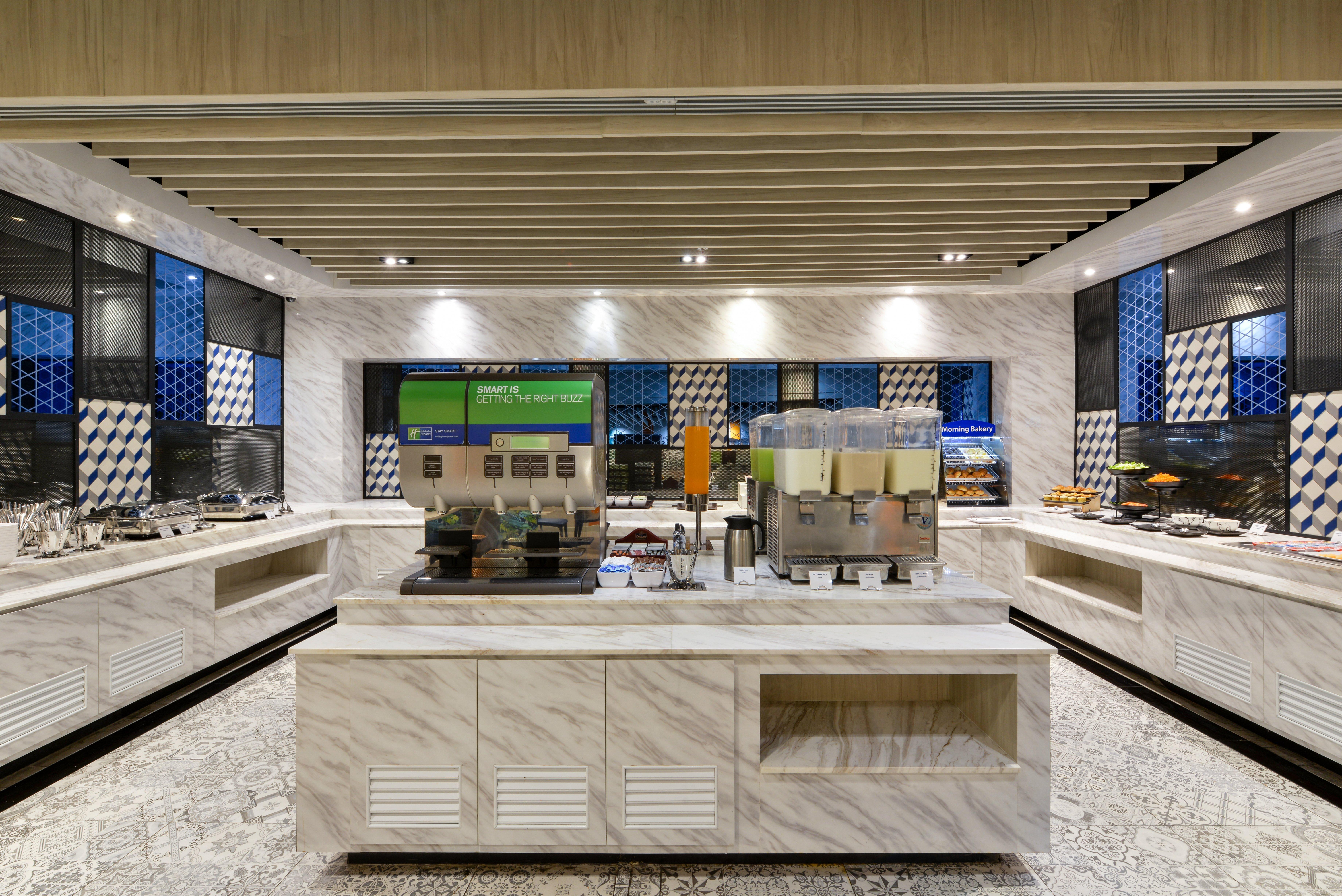 Holiday Inn Express Bangkok Sukhumvit 11 By Ihg Buitenkant foto